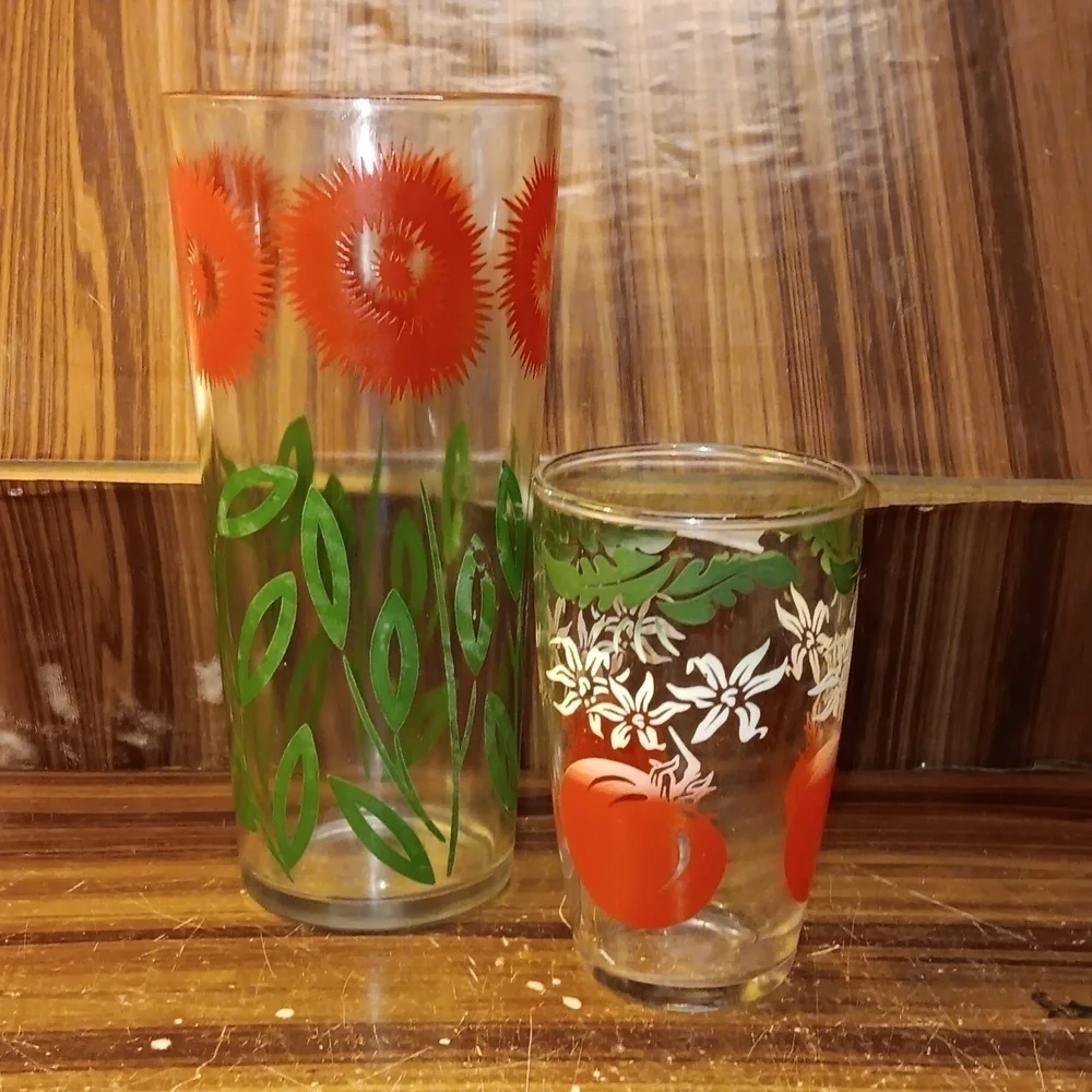 Vintage red green drinking glasses
